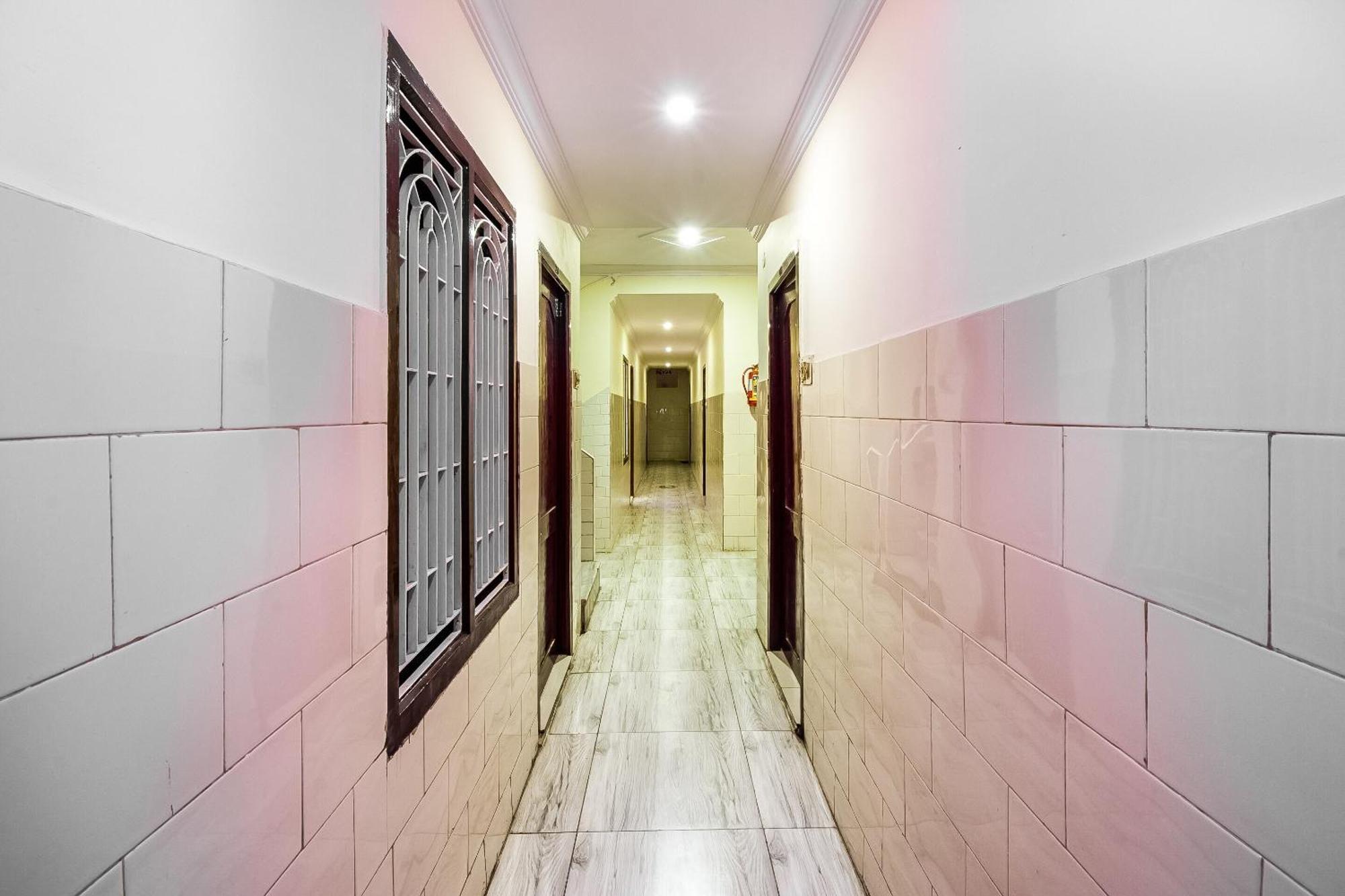 Guntūr Spot On Sri Surya Lodge מראה חיצוני תמונה
